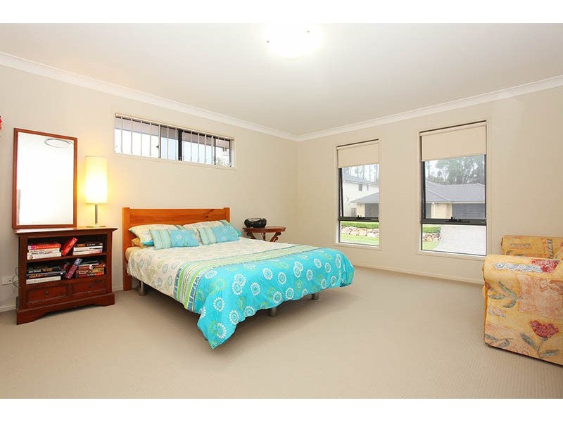 4 Banbrook Court, Molendinar QLD 4214