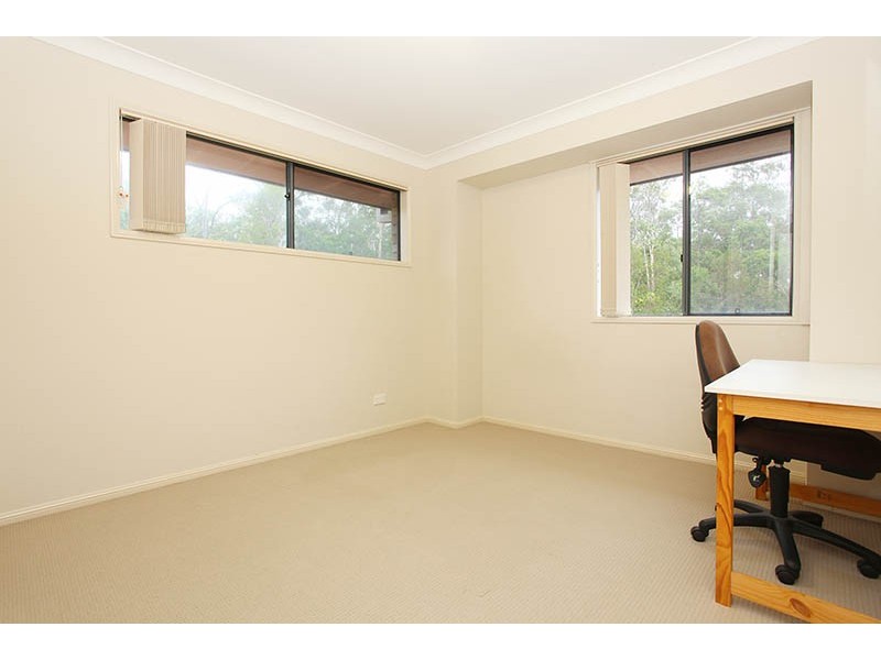 4 Banbrook Court, Molendinar QLD 4214