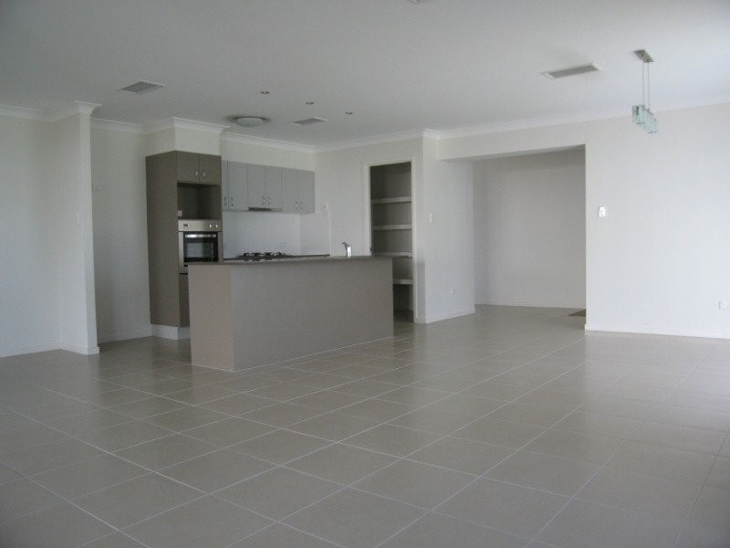 56 Highcrest Circuit, Molendinar QLD 4214