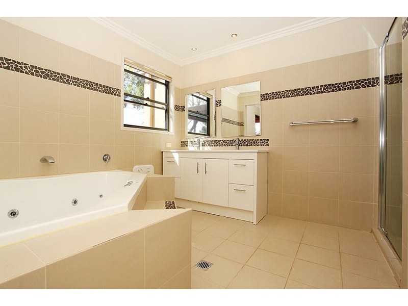 463A Pine Ridge Road, Runaway Bay QLD 4216