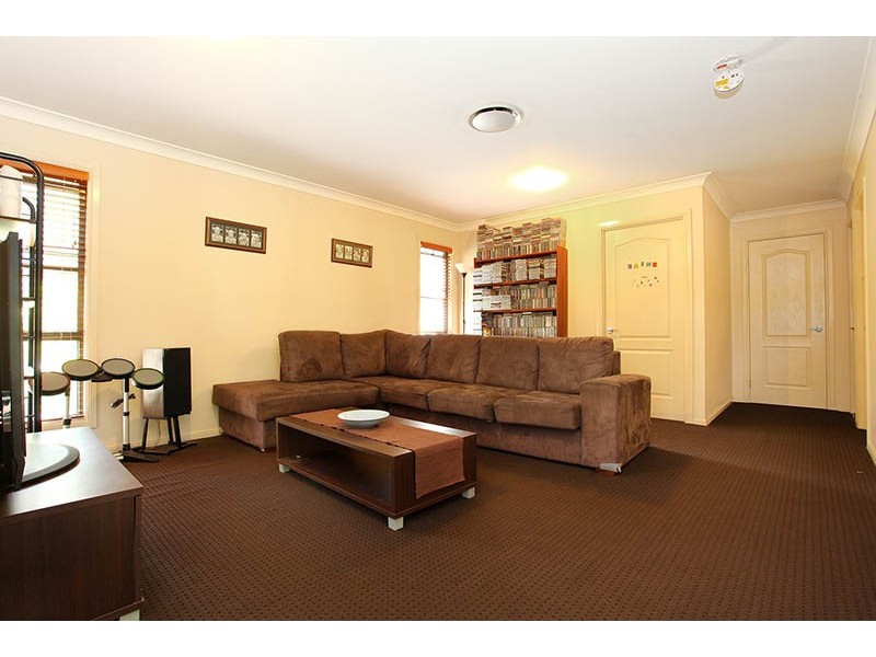 31 Macquarie Avenue, Molendinar QLD 4214