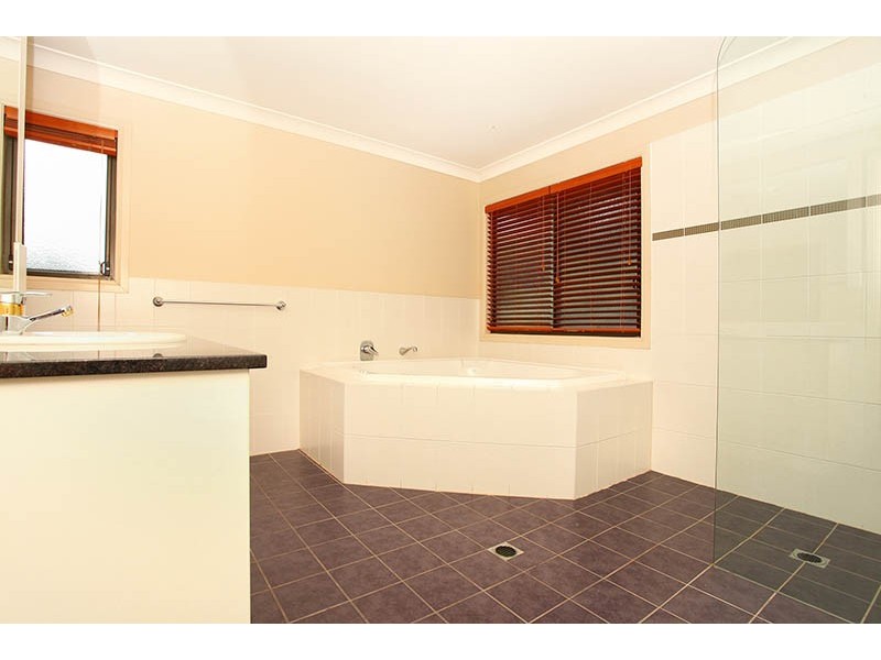 31 Macquarie Avenue, Molendinar QLD 4214