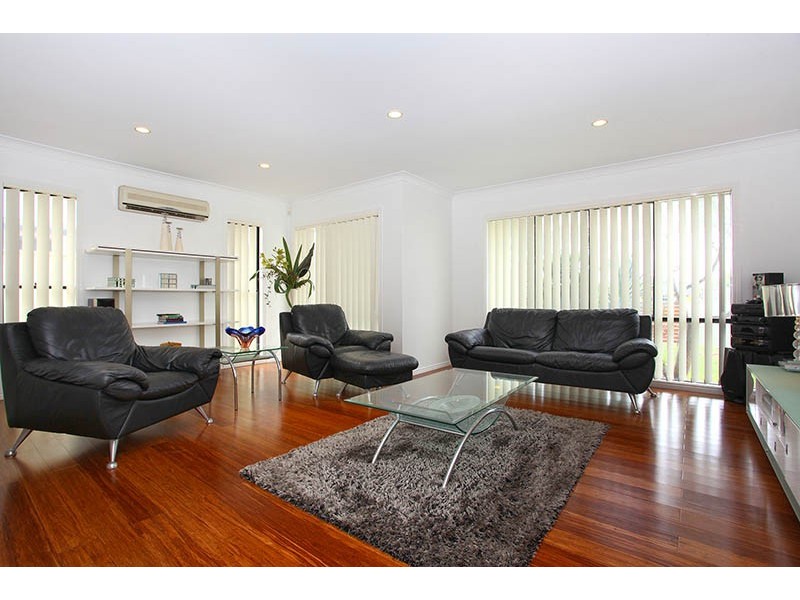 15 Highcrest Circuit, Molendinar QLD 4214