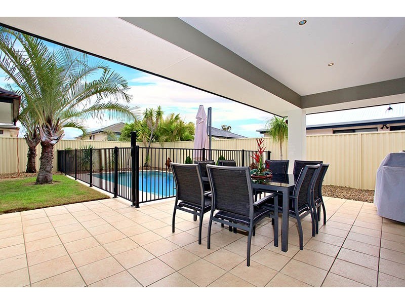 15 Highcrest Circuit, Molendinar QLD 4214