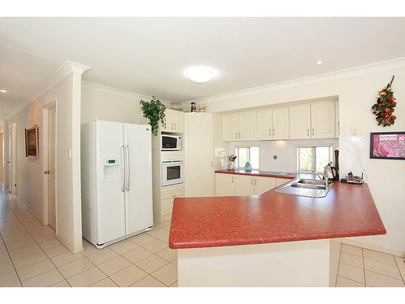 73 Crestwood Drive, Molendinar QLD 4214