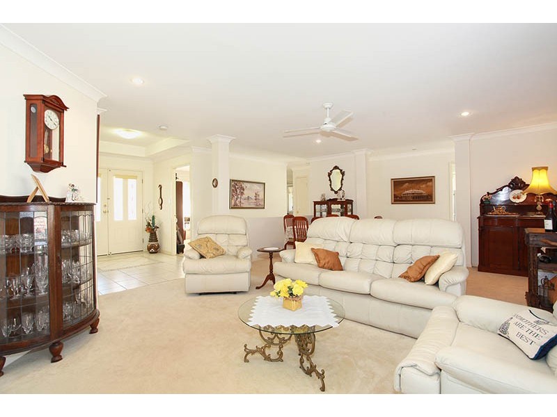 73 Crestwood Drive, Molendinar QLD 4214