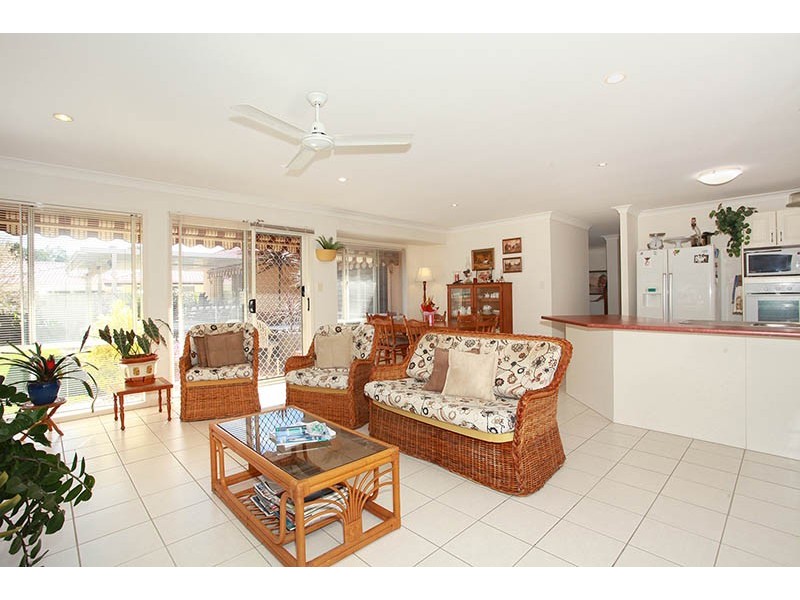 73 Crestwood Drive, Molendinar QLD 4214