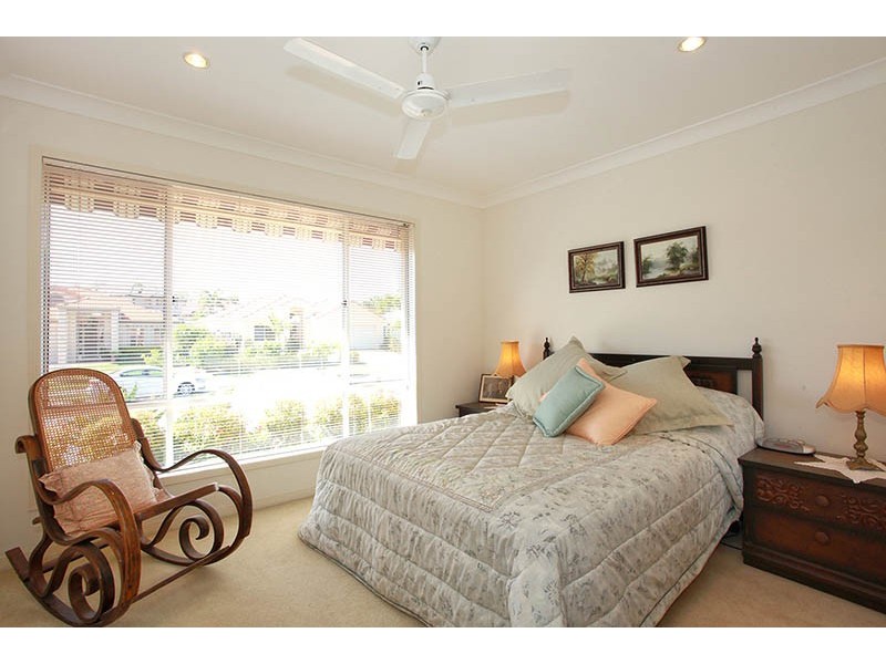 73 Crestwood Drive, Molendinar QLD 4214