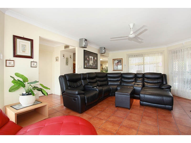 1 Wattlebrush Grove, Molendinar QLD 4214