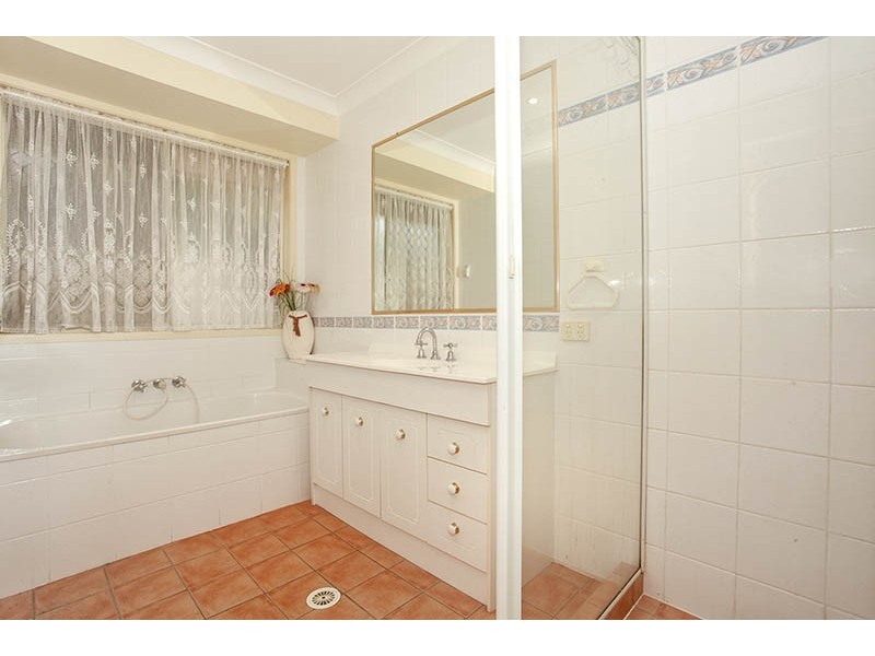 1 Wattlebrush Grove, Molendinar QLD 4214
