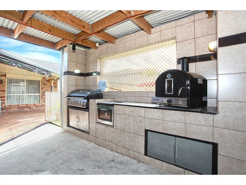 1 Wattlebrush Grove, Molendinar QLD 4214