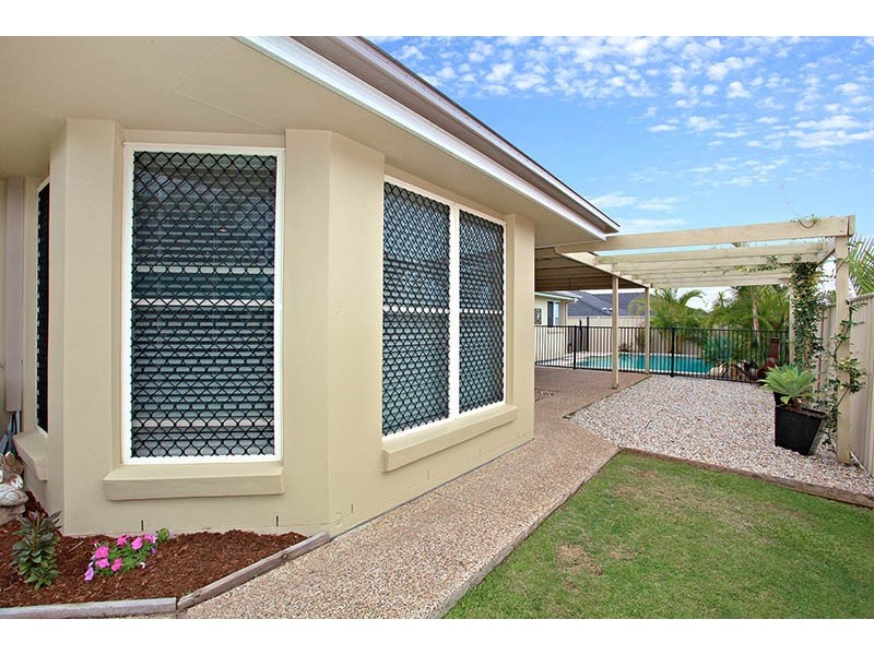 122 Crestwood Drive, Molendinar QLD 4214
