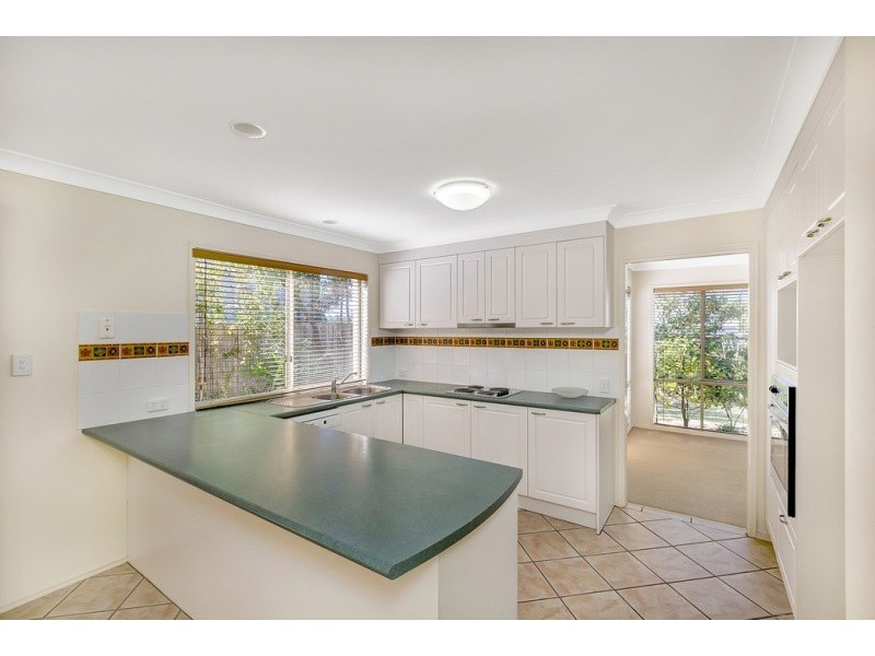 18 Oakridge Place, Molendinar QLD 4214