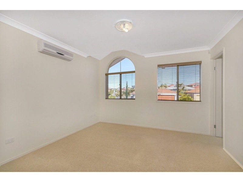 18 Oakridge Place, Molendinar QLD 4214