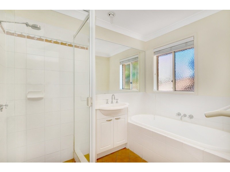 18 Oakridge Place, Molendinar QLD 4214