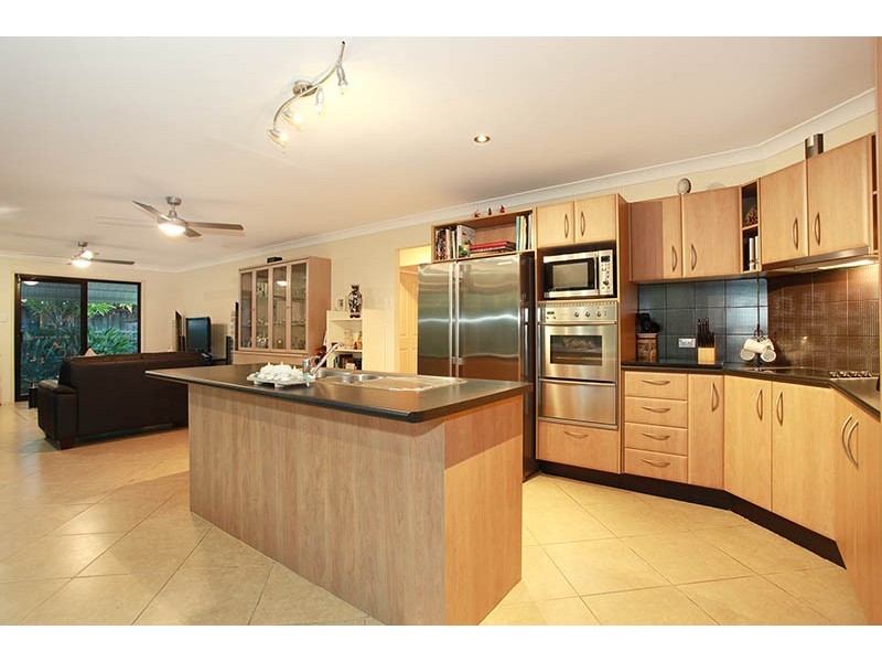 58 Crestwood Drive, Molendinar QLD 4214