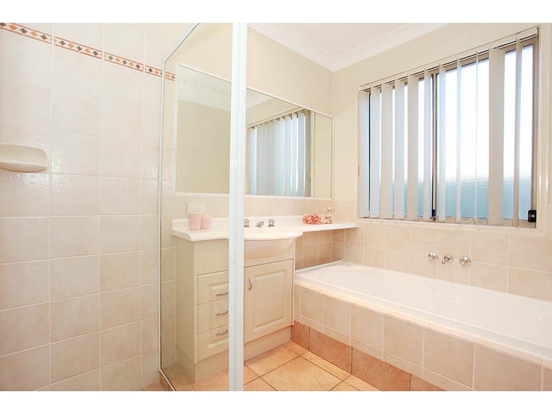 24 Dellwood Circuit, Molendinar QLD 4214
