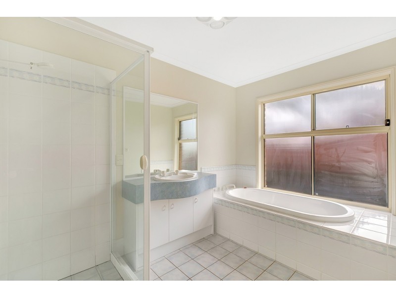 5 Brooklands Court, Molendinar QLD 4214