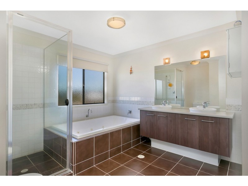 4 Viewridge Way, Molendinar QLD 4214