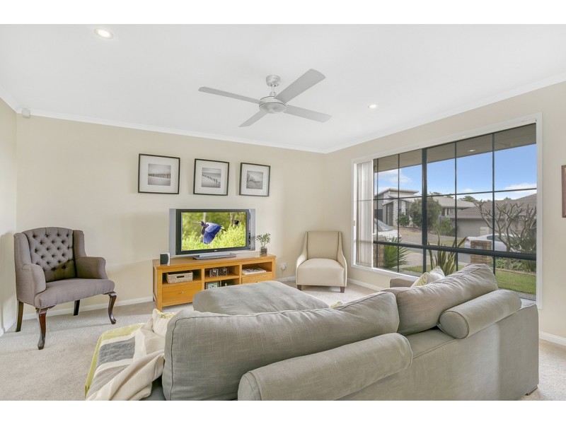 16 Zane Street, Molendinar QLD 4214