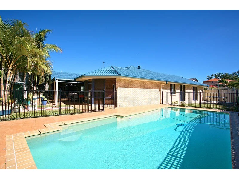 82 Crestwood Drive, Molendinar QLD 4214