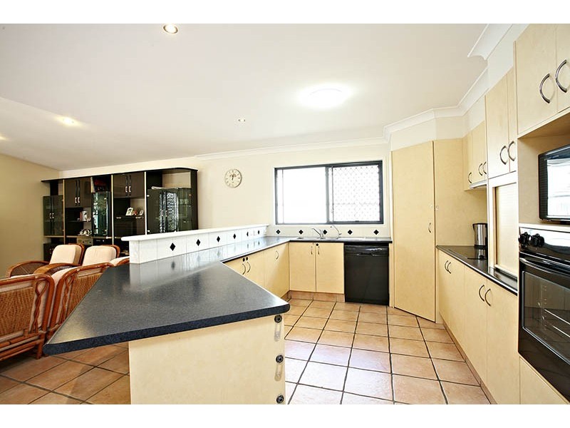 82 Crestwood Drive, Molendinar QLD 4214