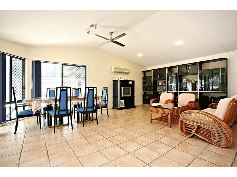 82 Crestwood Drive, Molendinar QLD 4214