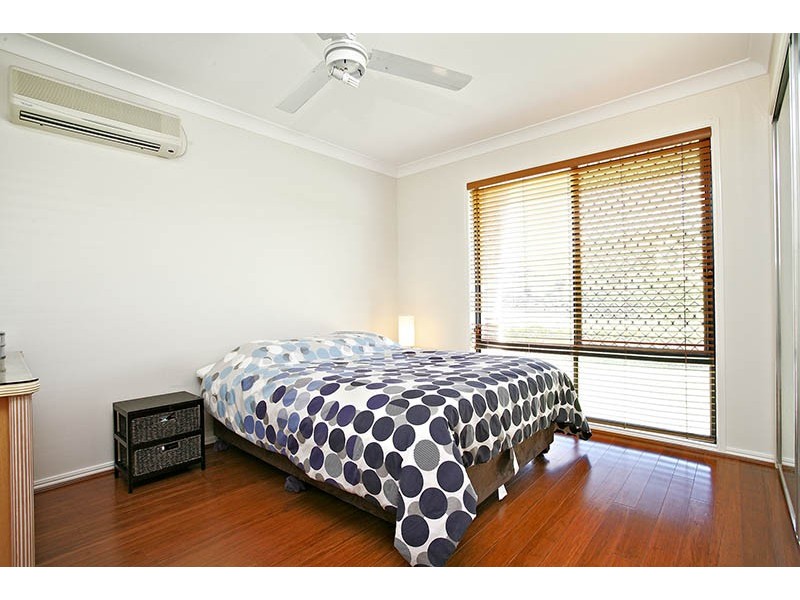 82 Crestwood Drive, Molendinar QLD 4214