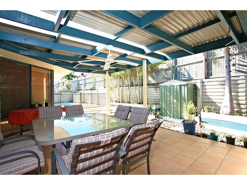 82 Crestwood Drive, Molendinar QLD 4214
