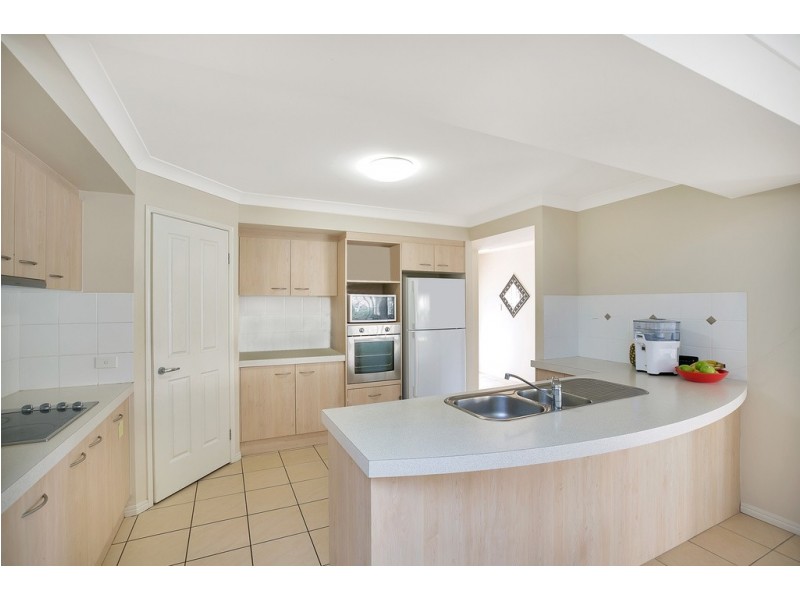 115 Crestwood Drive, Molendinar QLD 4214