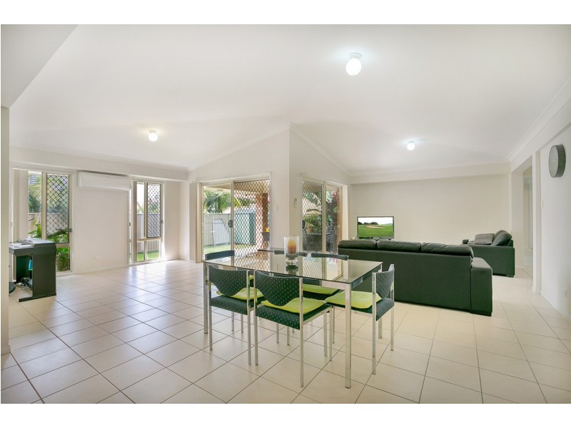 115 Crestwood Drive, Molendinar QLD 4214