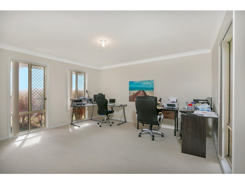 115 Crestwood Drive, Molendinar QLD 4214