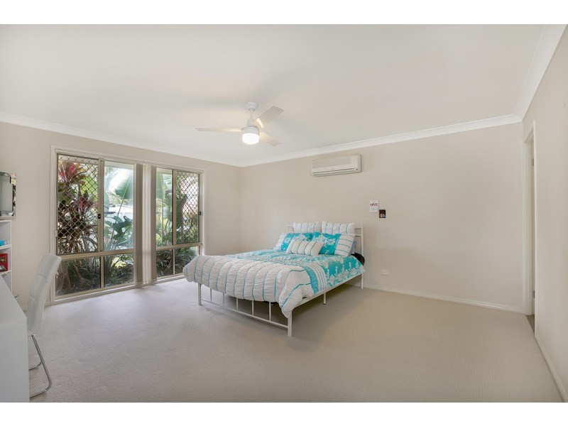 115 Crestwood Drive, Molendinar QLD 4214