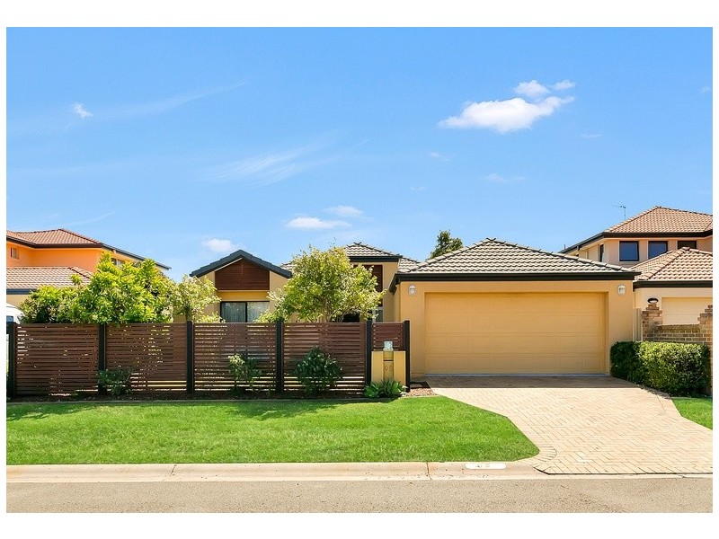 95 Highcrest Cct, Molendinar QLD 4214