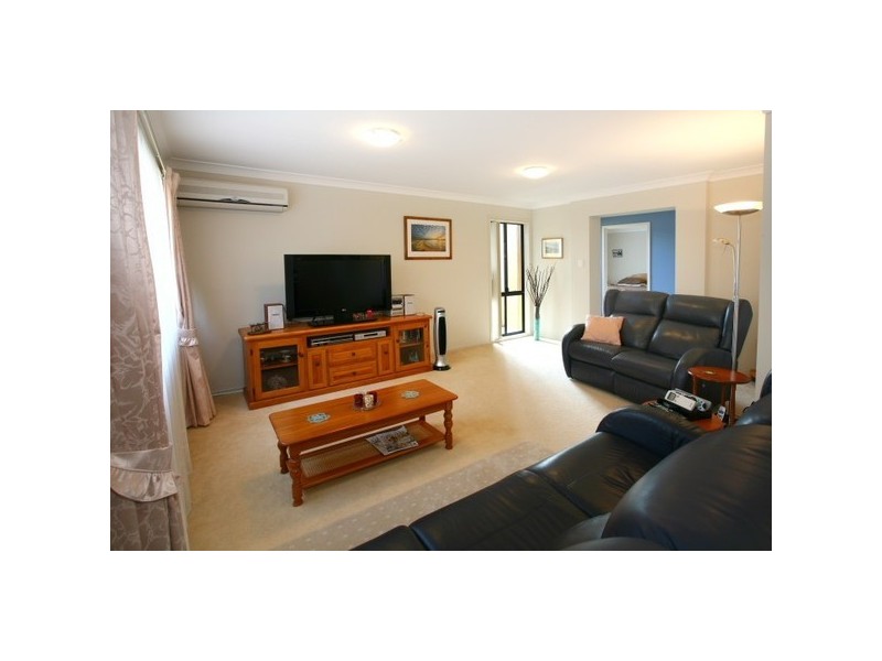 95 Highcrest Cct, Molendinar QLD 4214