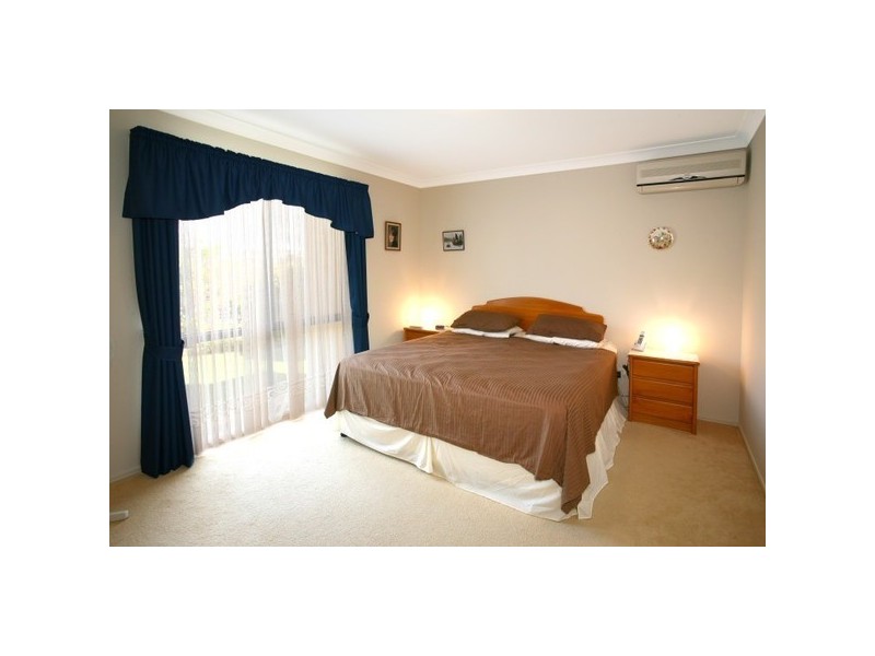 95 Highcrest Cct, Molendinar QLD 4214