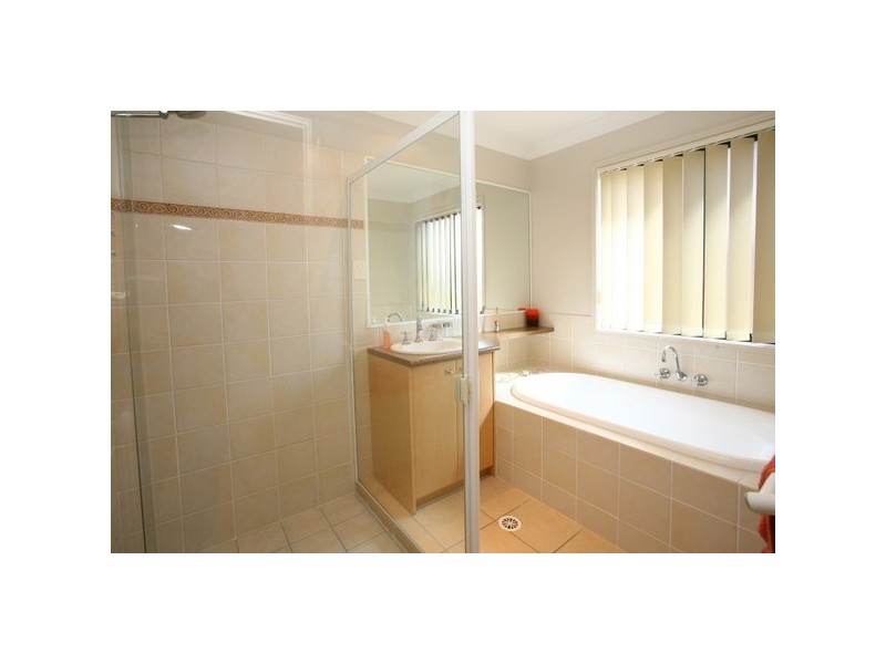 95 Highcrest Cct, Molendinar QLD 4214