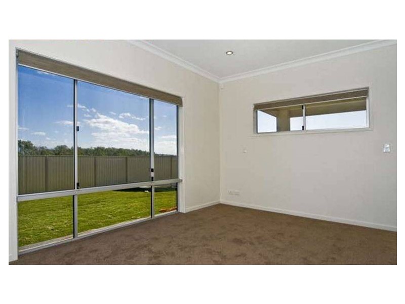 49 Zane Street, Molendinar QLD 4214