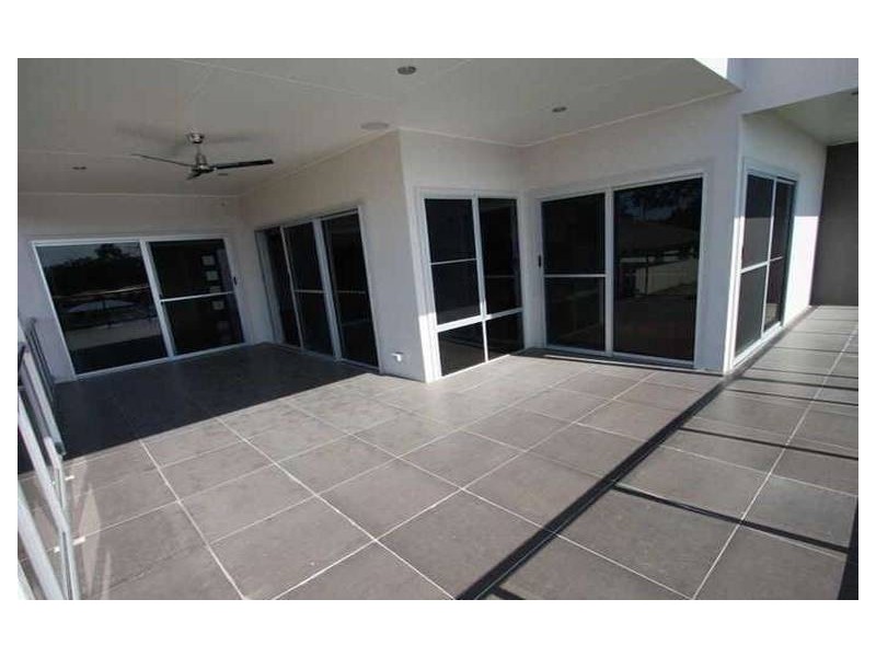 49 Zane Street, Molendinar QLD 4214