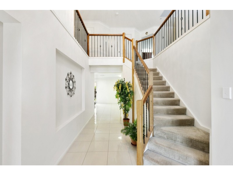 113 Crestwood Drive, Molendinar QLD 4214