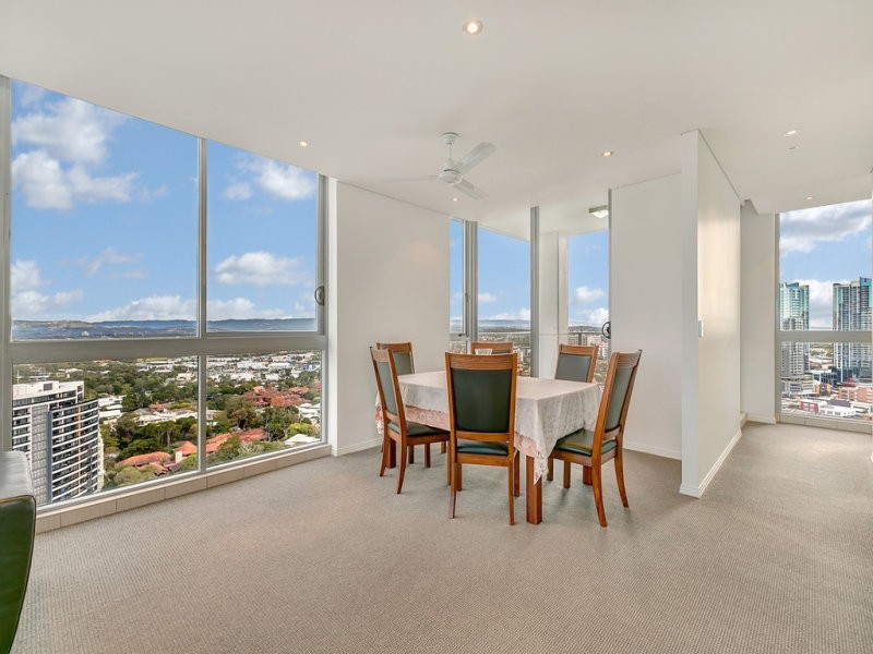 4 Como Crescent, Southport QLD 4215