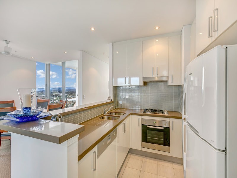4 Como Crescent, Southport QLD 4215