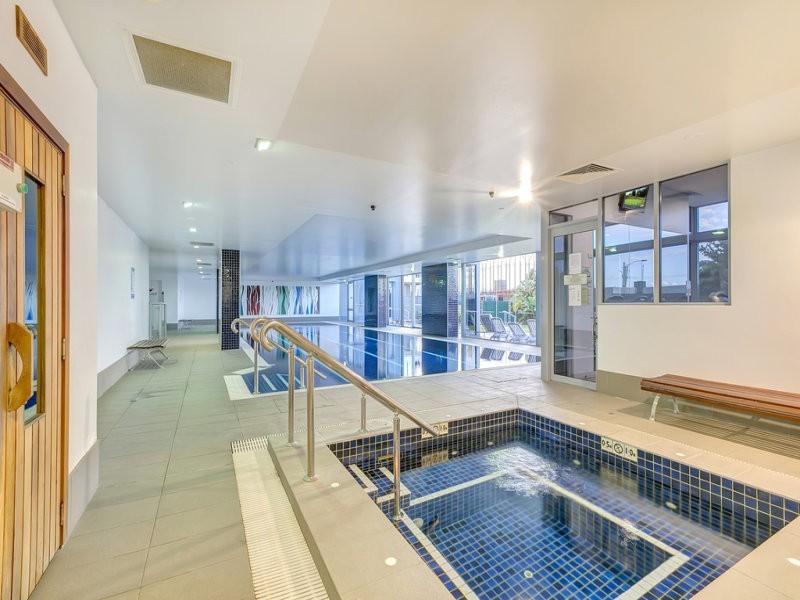 4 Como Crescent, Southport QLD 4215