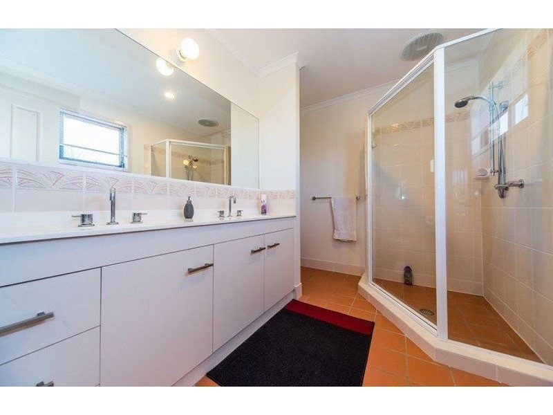 4 West Mountain Court, Parkwood QLD 4214