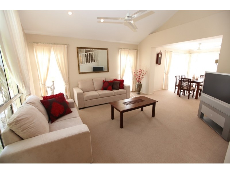 2 Redgum Place, Molendinar QLD 4214