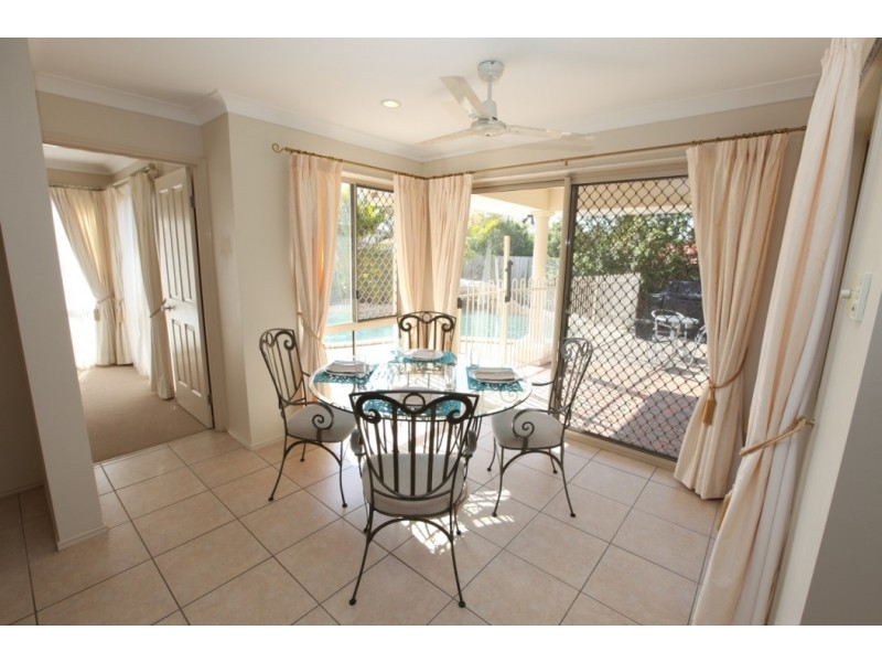 2 Redgum Place, Molendinar QLD 4214