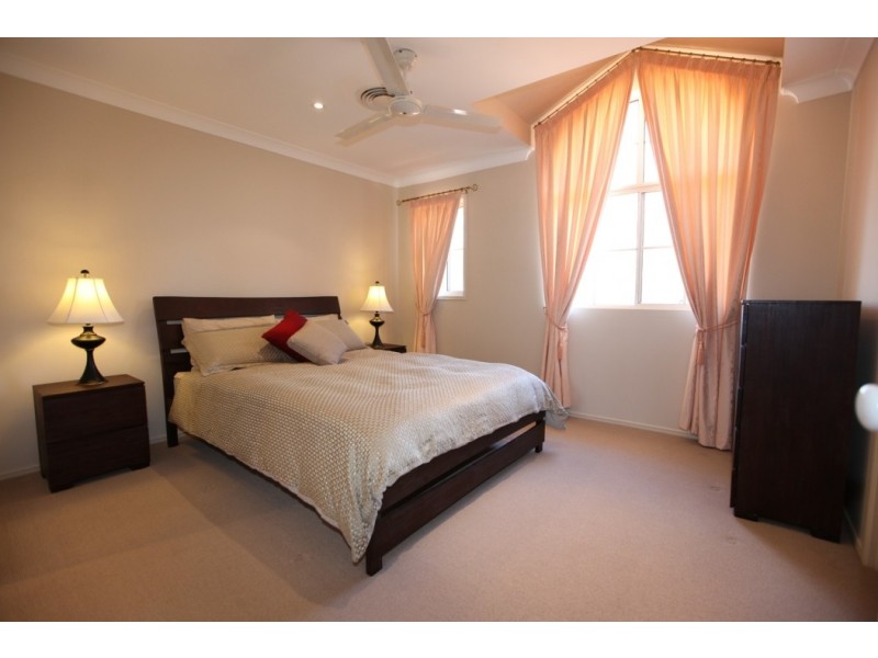 2 Redgum Place, Molendinar QLD 4214