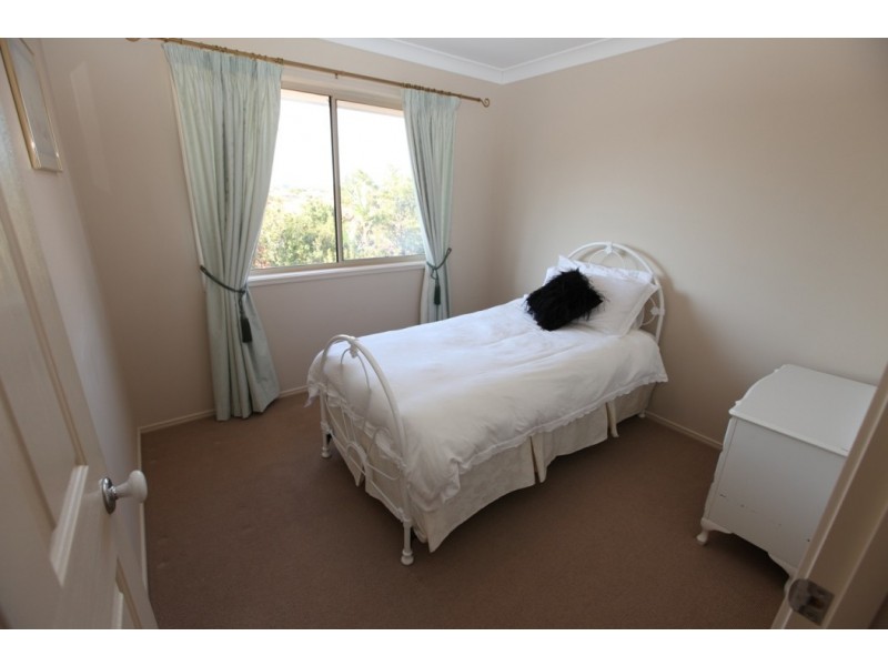 2 Redgum Place, Molendinar QLD 4214