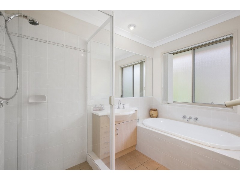 16 Oakridge Place, Molendinar QLD 4214