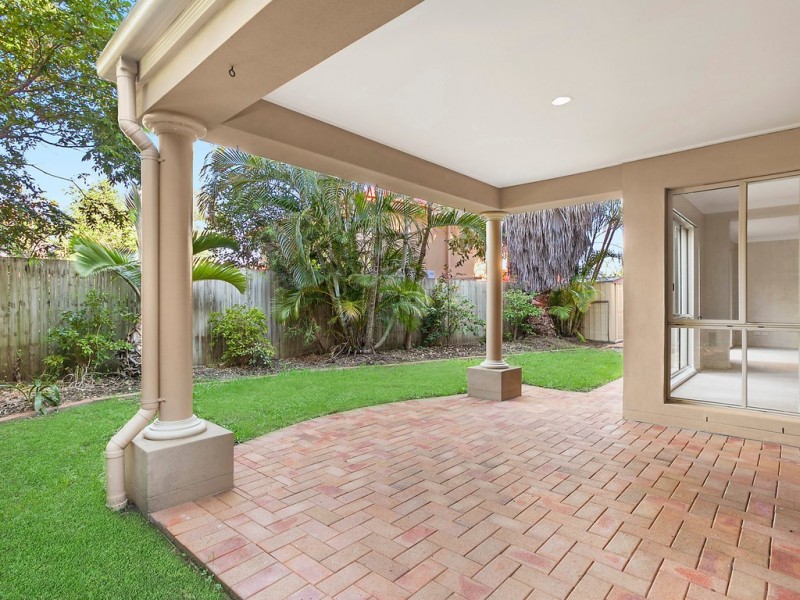 16 Oakridge Place, Molendinar QLD 4214